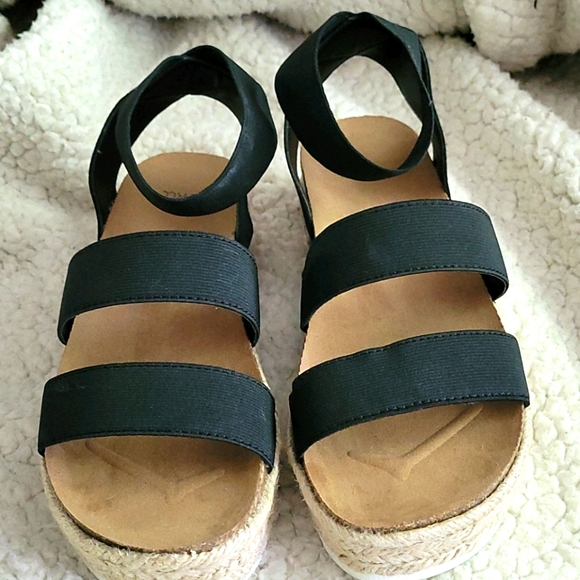 Shoes - SOLD !!Espadrille Sandals